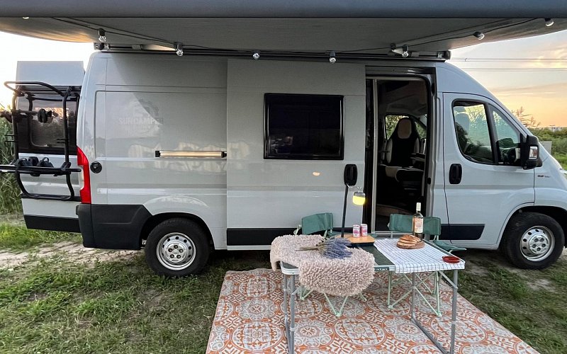 Another photo of Vini, this photo has a table next to the camper